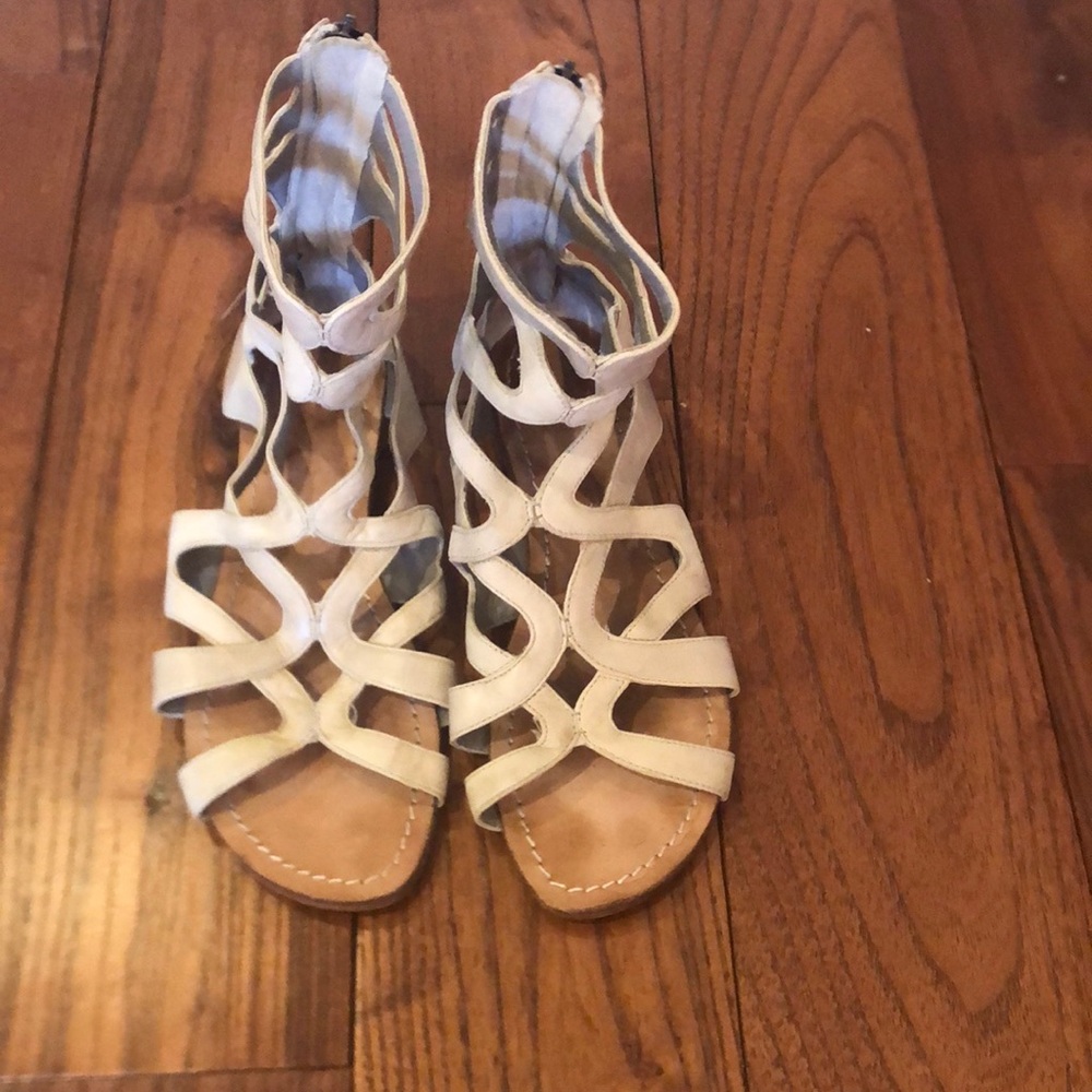 Sacks Fifth avenue cream gladiator sandals ladies size 6
